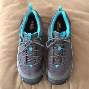 Keen waterproof hiking shoe/boot, sz 11, like new